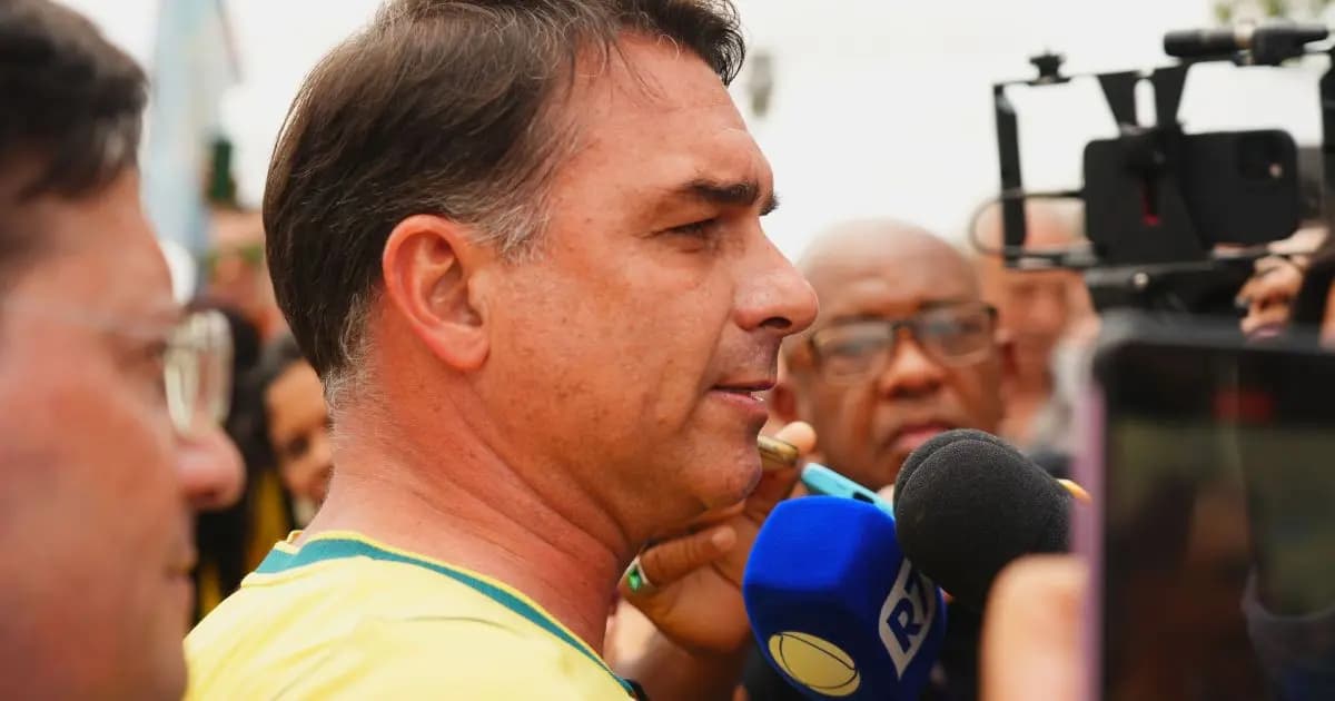 O que causou a falta de áudio na propaganda de Flávio, segundo o TSE