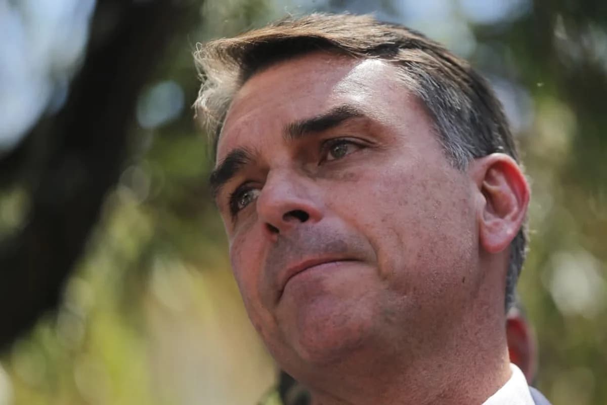 VÍDEO – Propaganda de Flávio Bolsonaro vai ao ar sem áudio na TV
